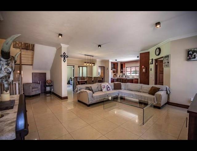 4 BEDROOM HOUSE FOR SALE IN SIX FOUNTAINS RESIDENTIAL ESTATE